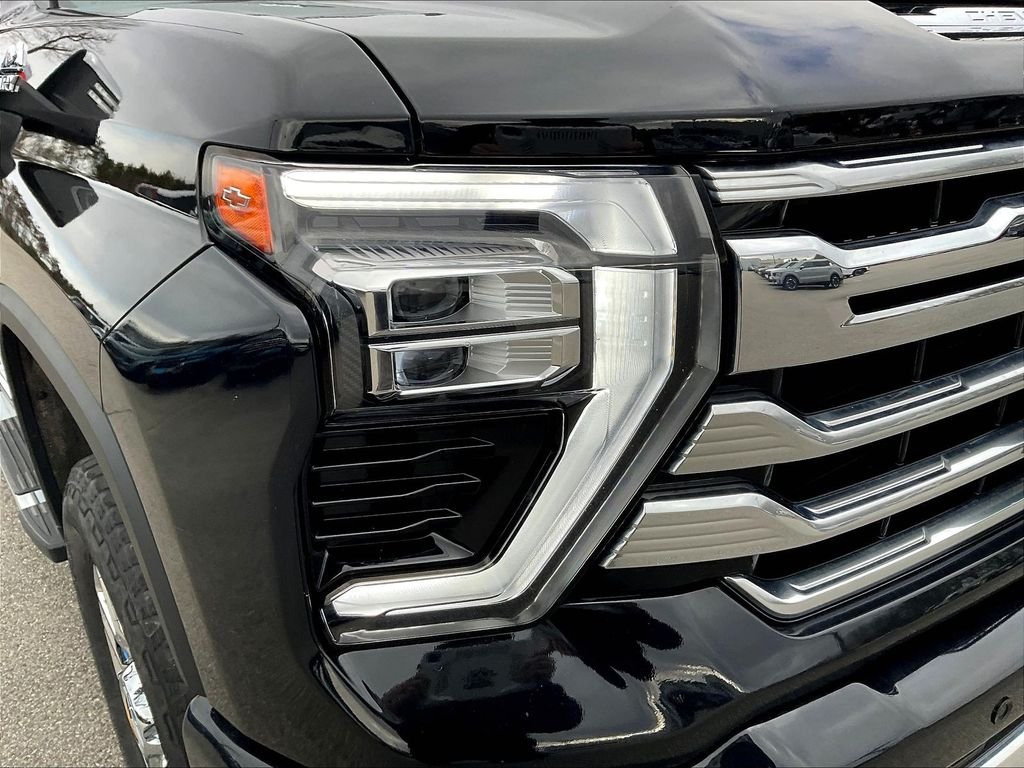 Used 2024 Black Chevrolet High Country image 31