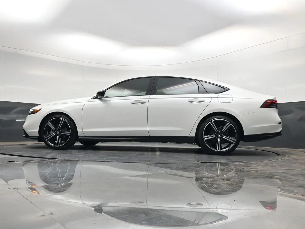 Certified Used 2026 Platinum White Pearl Honda SE image 35