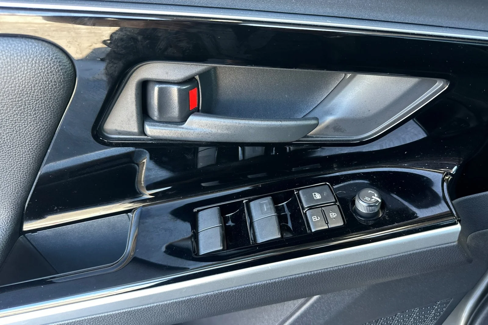 Certified Used 2025 Heavy Metal Toyota XLE image 10