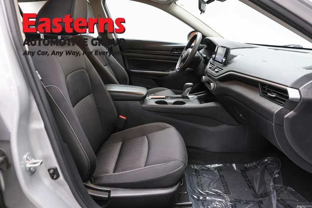 Used 2023 Silver Nissan 2.5 S image 23