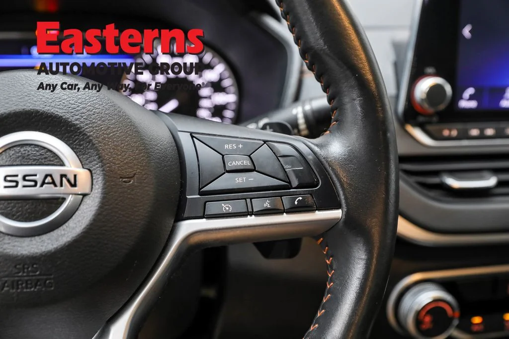 Used 2022 Silver Nissan 2.5 SR image 16