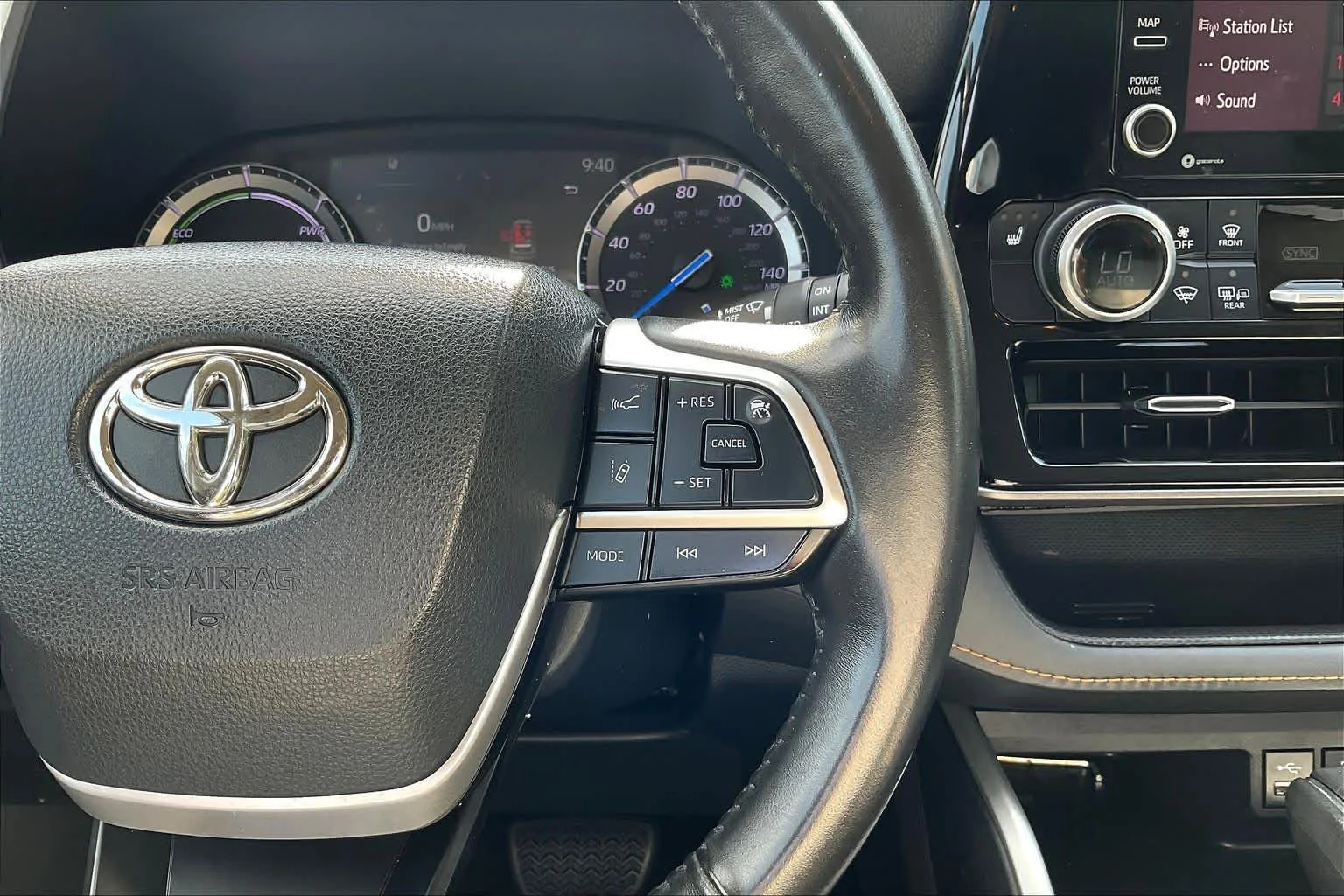 Used 2022 Wind Chill Pearl Toyota Hybrid Bronze Edition image 25