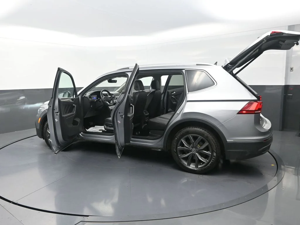 Used 2024 Silver Volkswagen 2.0T SE image 33