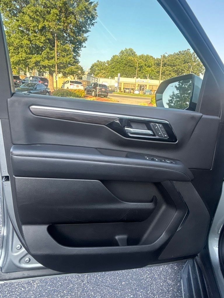 Used 2025 Gray Chevrolet LT image 21
