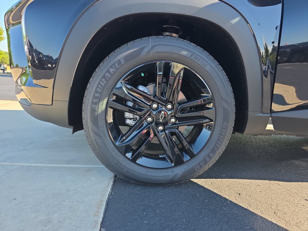 New 2026 Mosaic Black Metallic Chevrolet ACTIV image 26