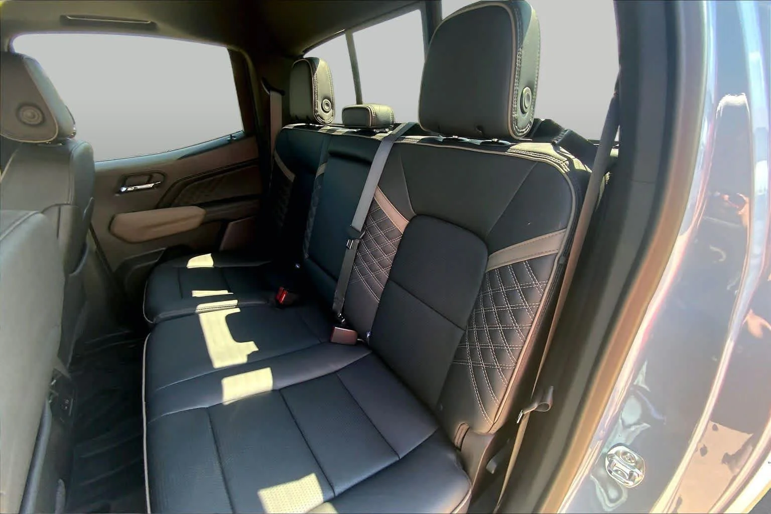 Used 2025 Glacier Metallic GMC Denali image 20