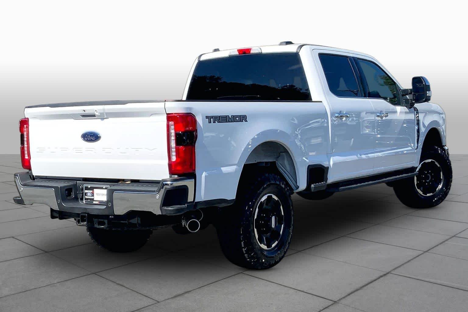 Used 2026 Oxford White Ford LARIAT image 13
