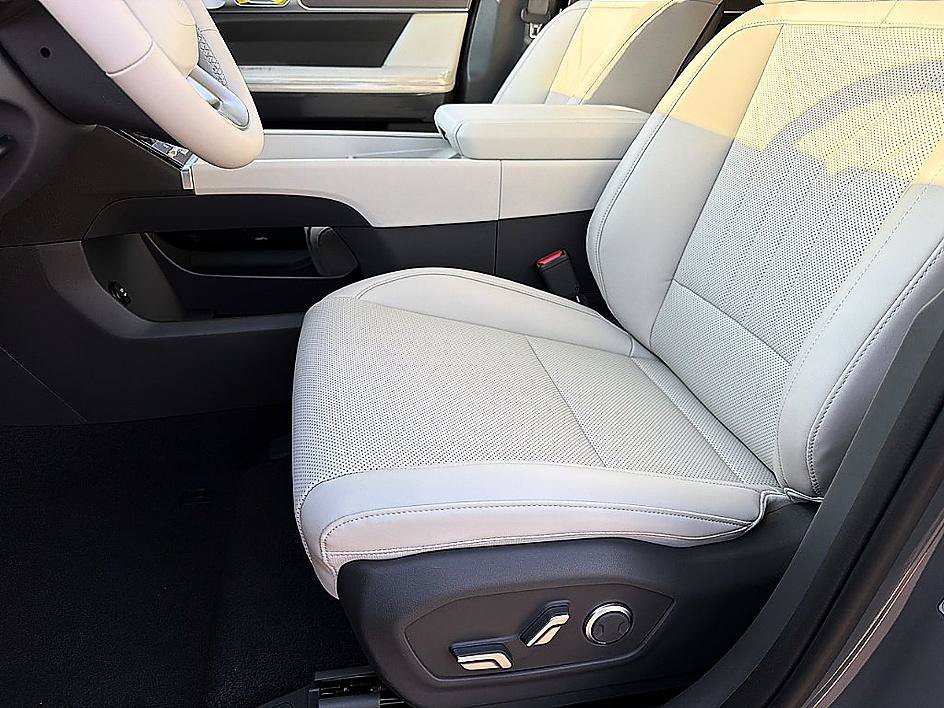 New 2027 Hampton Gray Hyundai SEL AWD image 8
