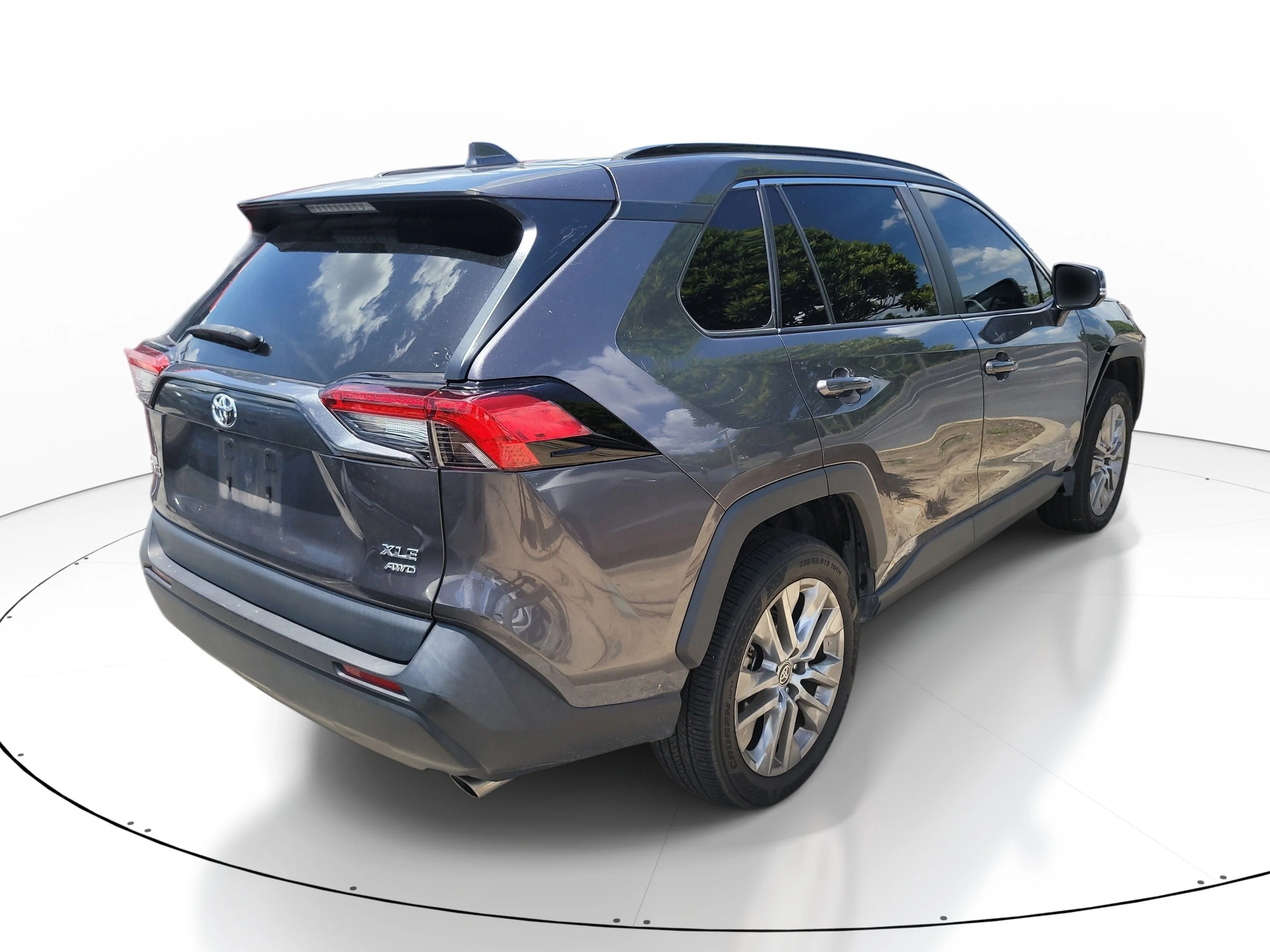 Used 2024 Magnetic Gray Metallic Toyota XLE Premium image 6