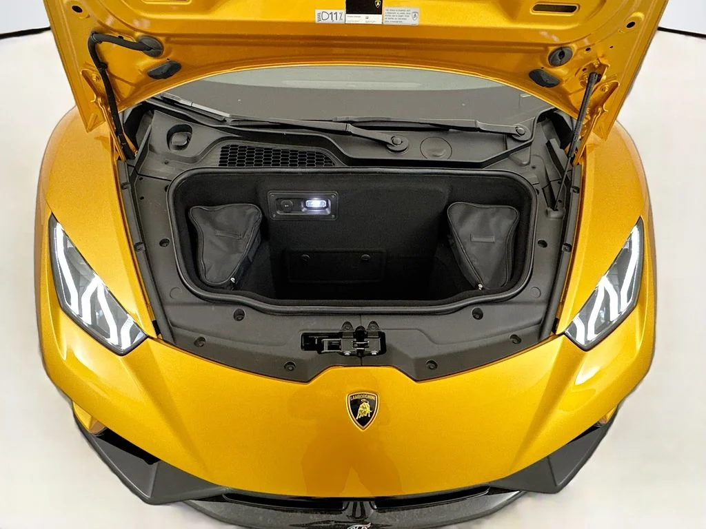 Used 2018 Gold Lamborghini Performante image 28