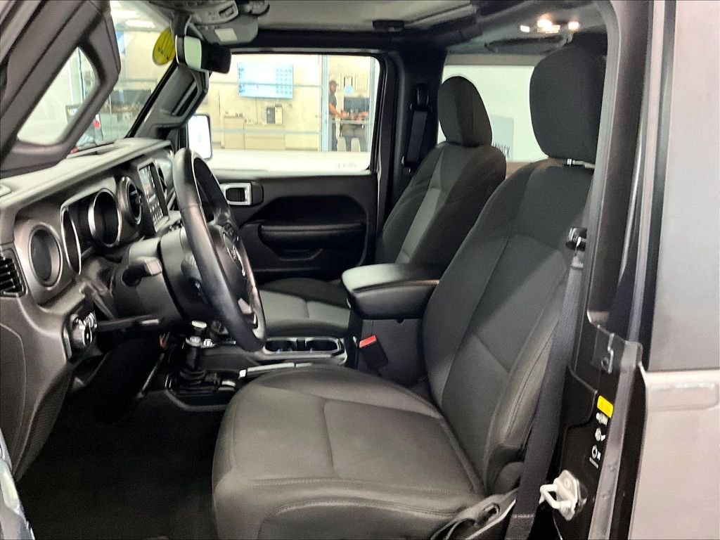 Used 2022 Granite Crystal Metallic Clearcoat Jeep Sport S image 10