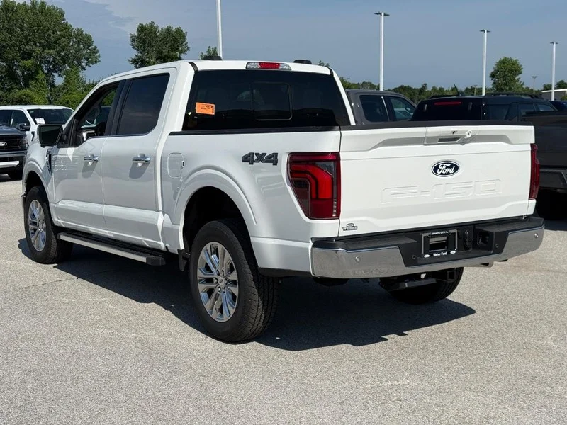 New 2026 Star White Metallic Tri-Coat Ford LARIAT 4WD SuperCrew 5.5