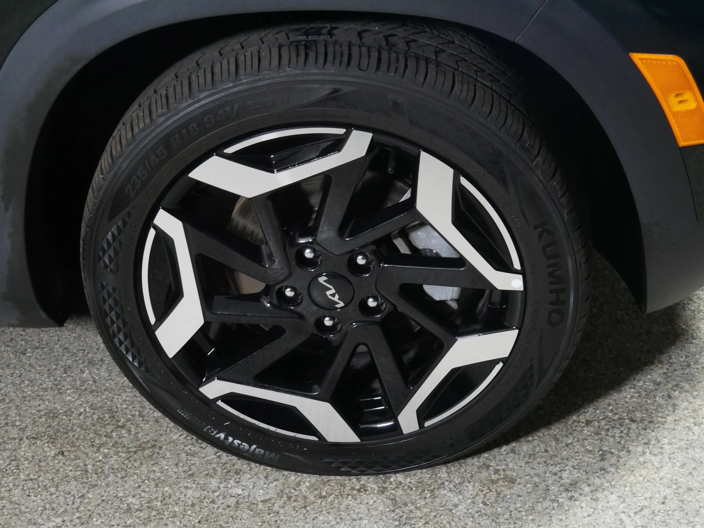 Used 2024 Fusion Black Kia SX image 15