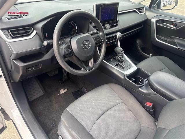 Used 2025  Toyota XLE image 17
