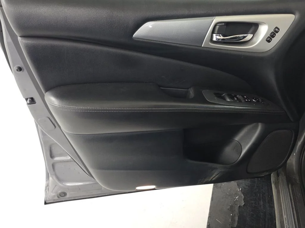Certified Used 2020 Gray Nissan SL image 7