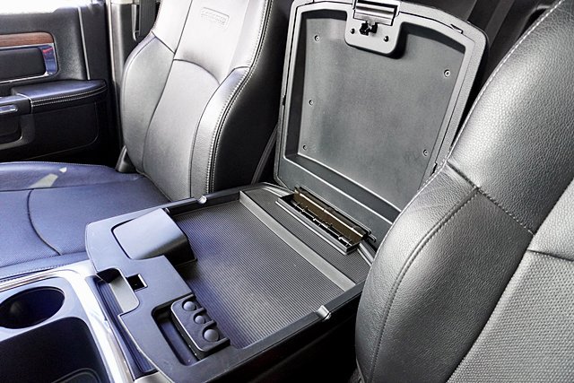 Used 2017 Silver Ram Laramie image 44
