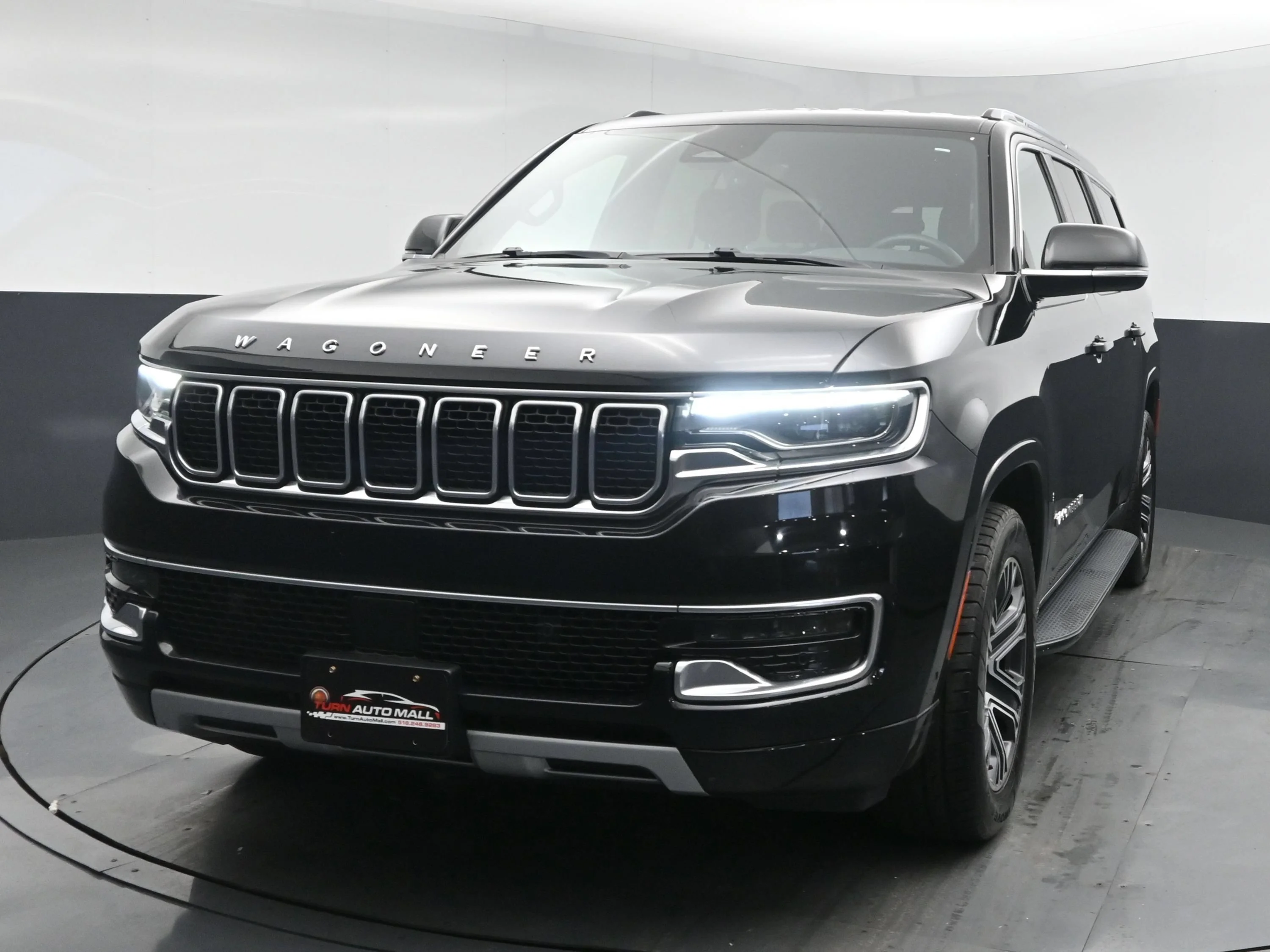 2023 Jeep Wagoneer L Series II 4WD's photo