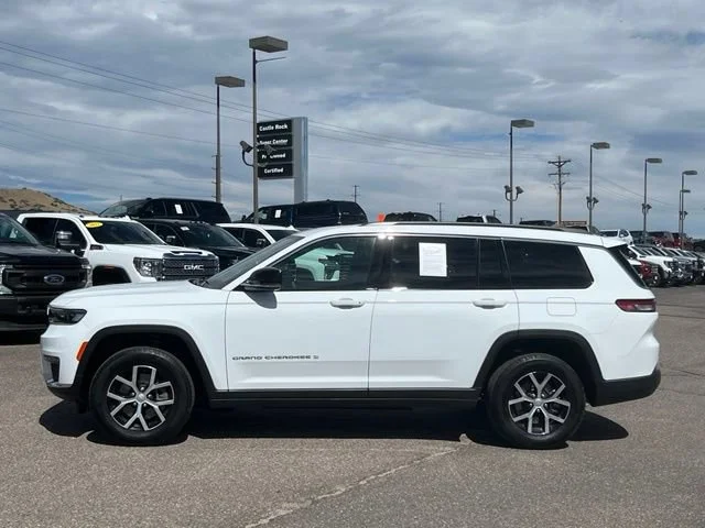 Used 2025 White Jeep Limited 4x4 image 2