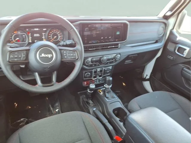 Used 2025  Jeep Rubicon image 5