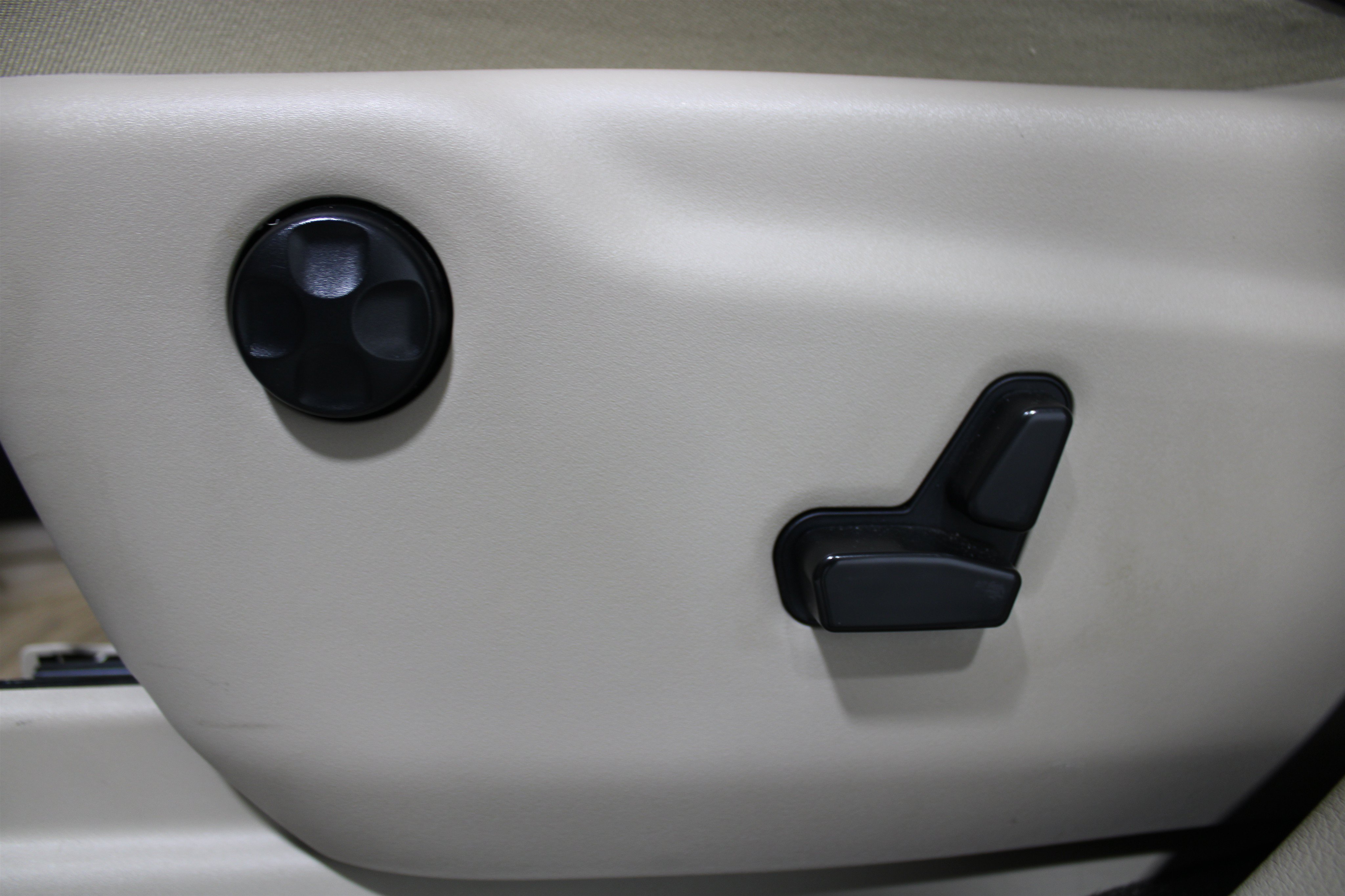 Used 2021 Granite Crystal Metallic Clearcoat Jeep Summit image 4