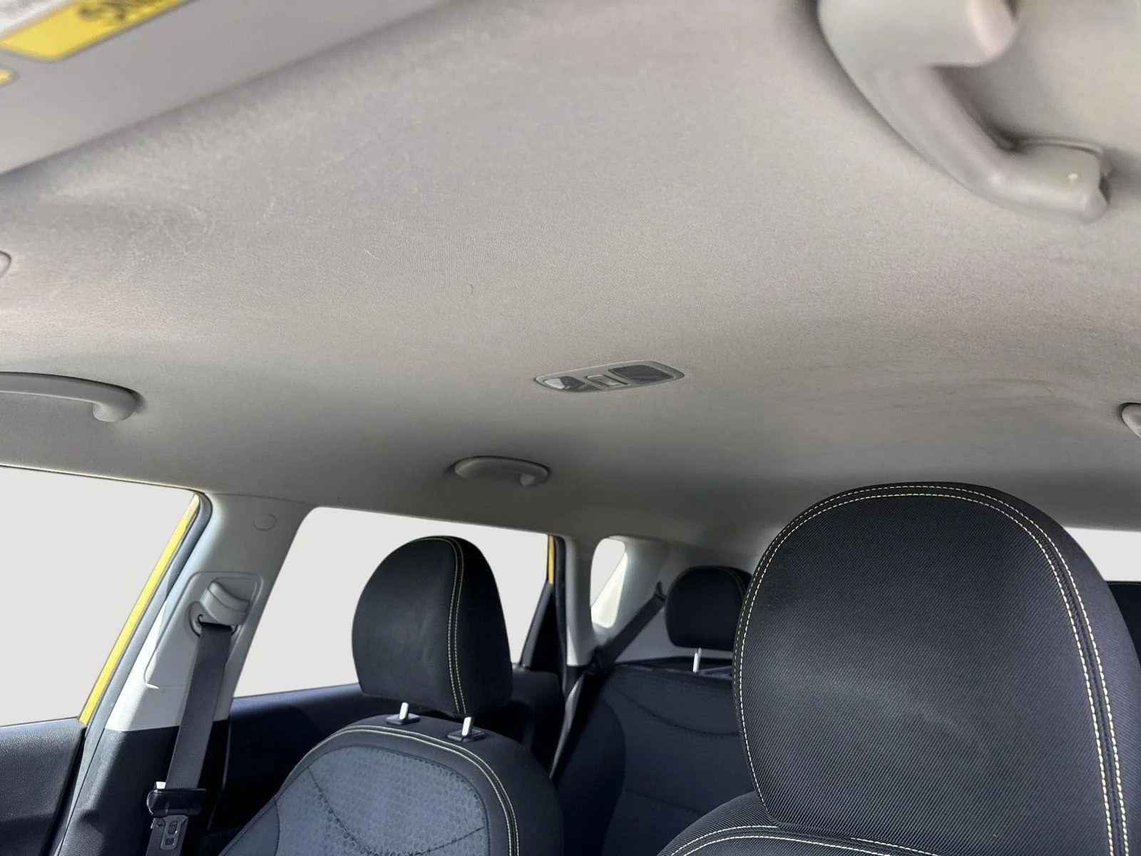 Used 2014 Solar Yellow Kia + image 25