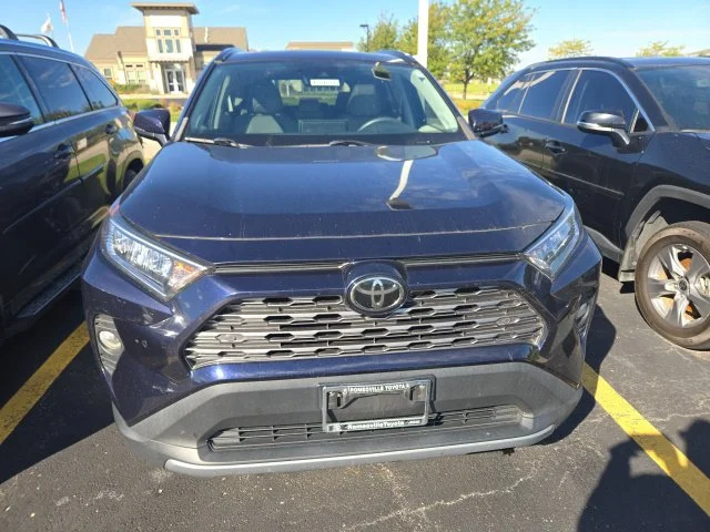 Used 2021  Toyota Limited image 2