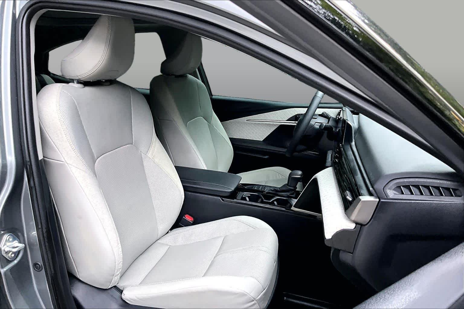 Used 2025 Heavy Metal Toyota XLE image 9