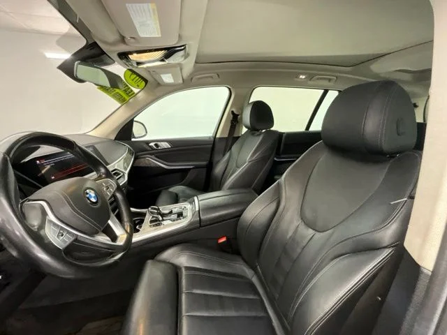 Used 2019 Black BMW xDrive40i image 16
