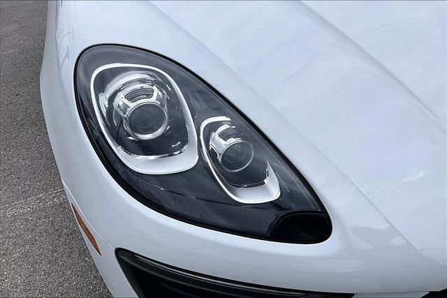 Used 2018 White Porsche  image 27