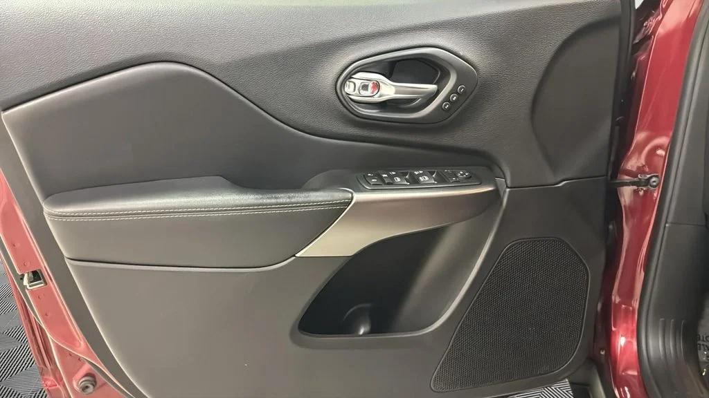 Used 2020 Red Jeep Limited image 16