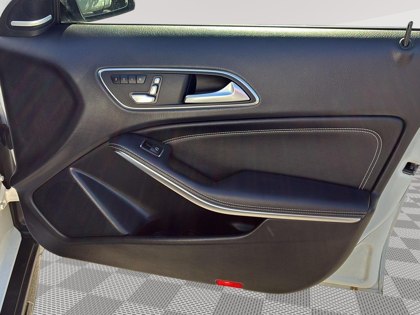 Used 2019 Polar White Mercedes-Benz GLA 250 image 9