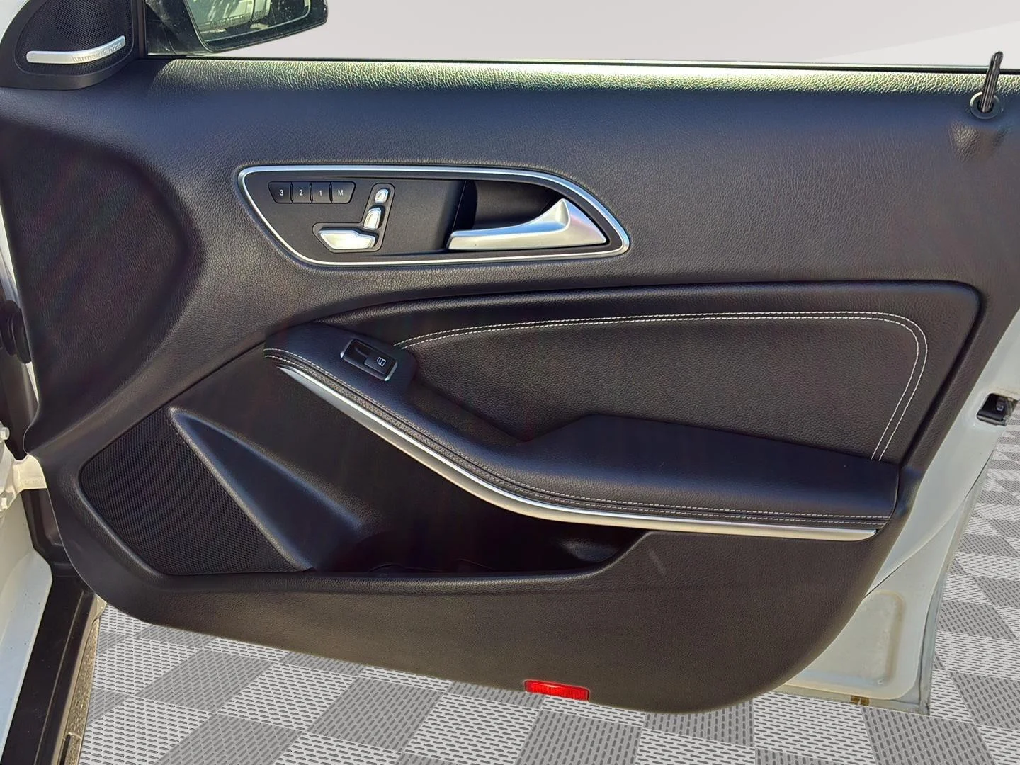 Used 2019 Polar White Mercedes-Benz GLA 250 image 9