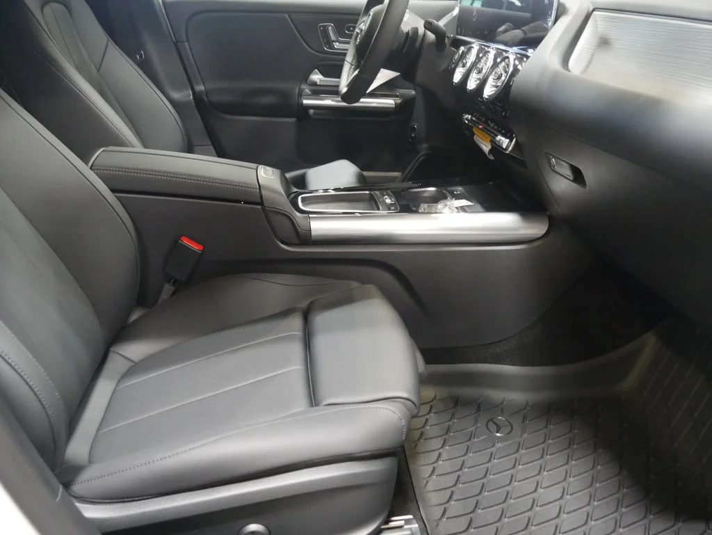 New 2026 Polar White Mercedes-Benz GLA 250 image 25