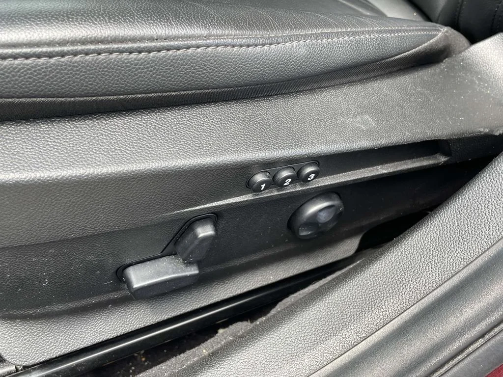 Used 2017 Red Metallic Alfa Romeo Base image 15