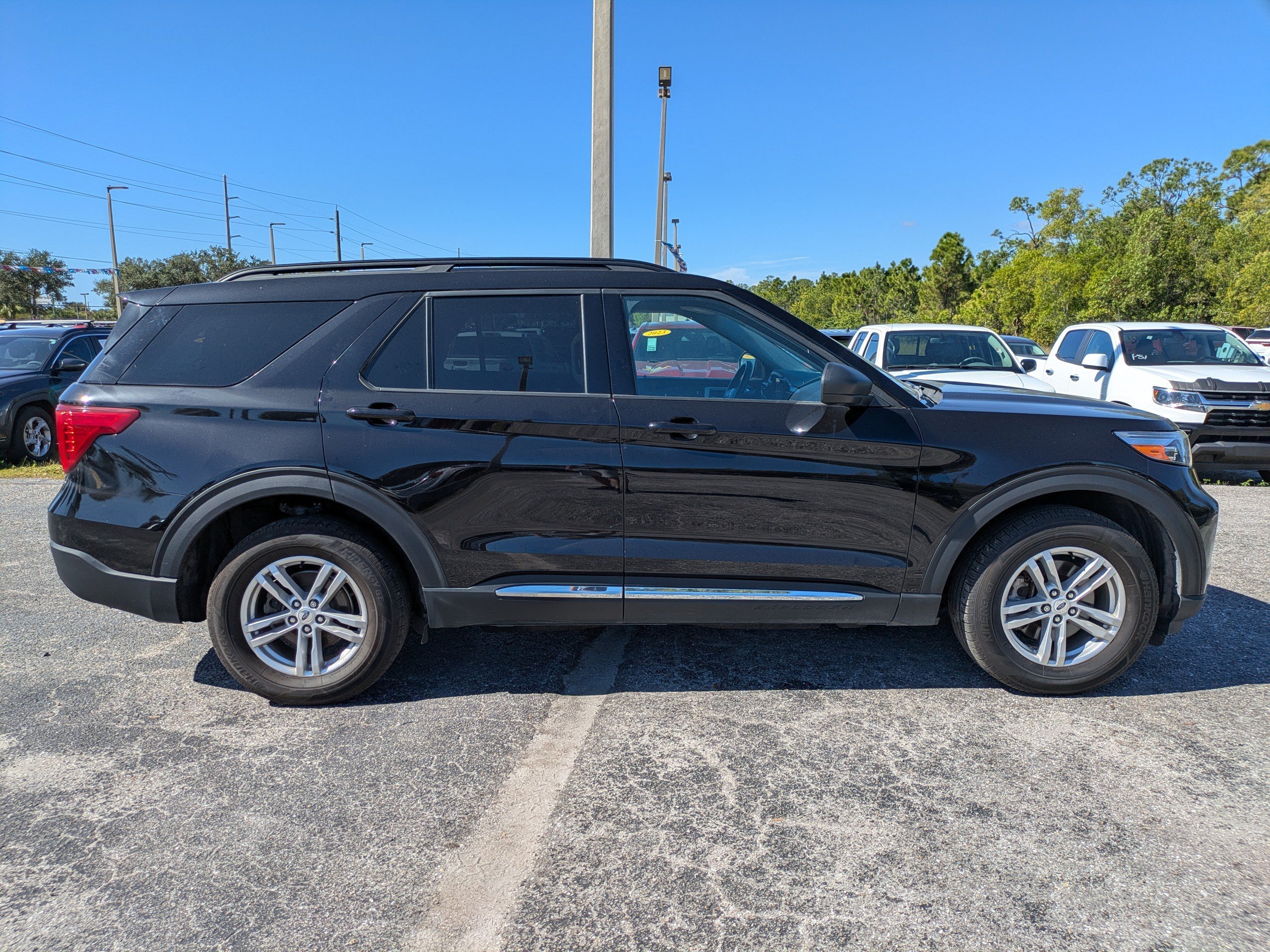 Used 2022 Agate Black Metallic Ford XLT image 3