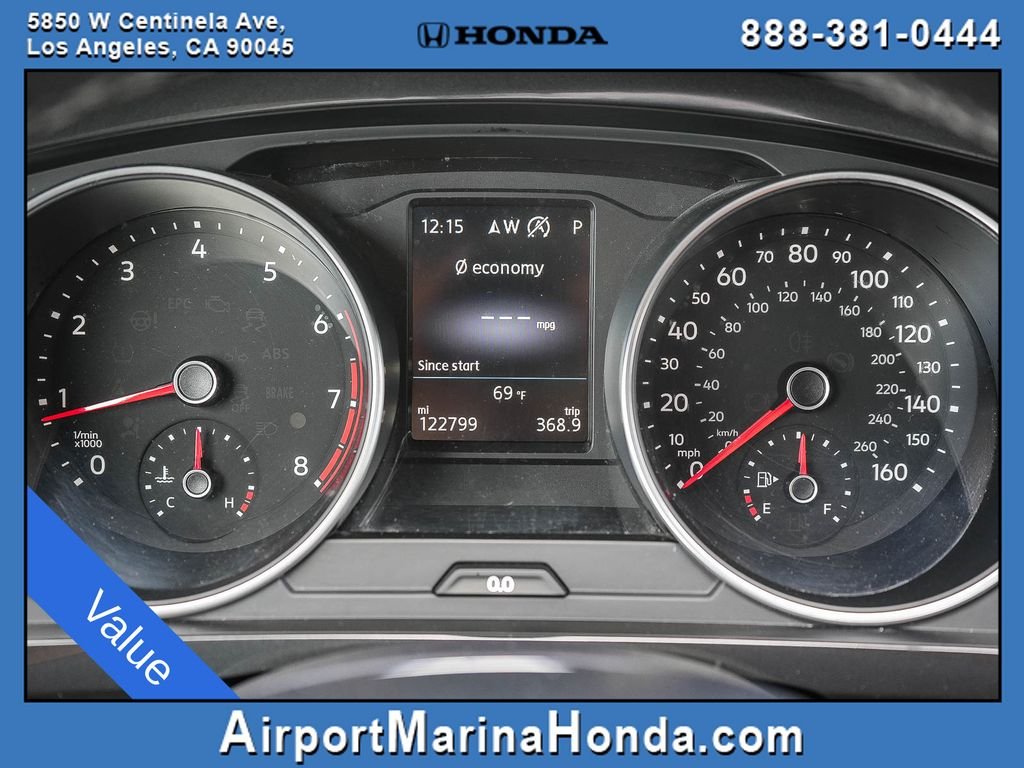 Used 2018 Pearl Metallic Volkswagen 2.0T SEL image 28