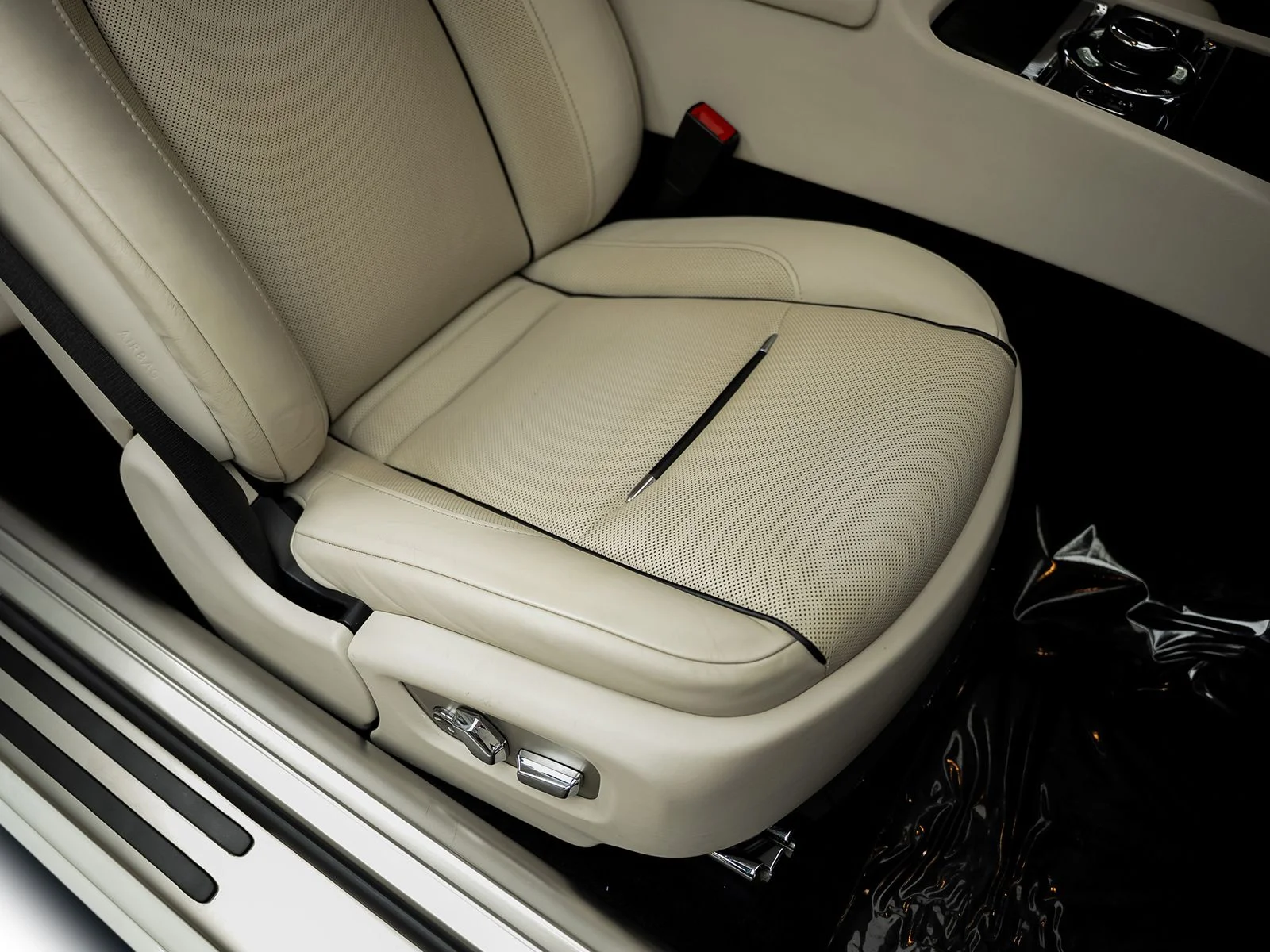 Used 2017 White Rolls-Royce Base image 35