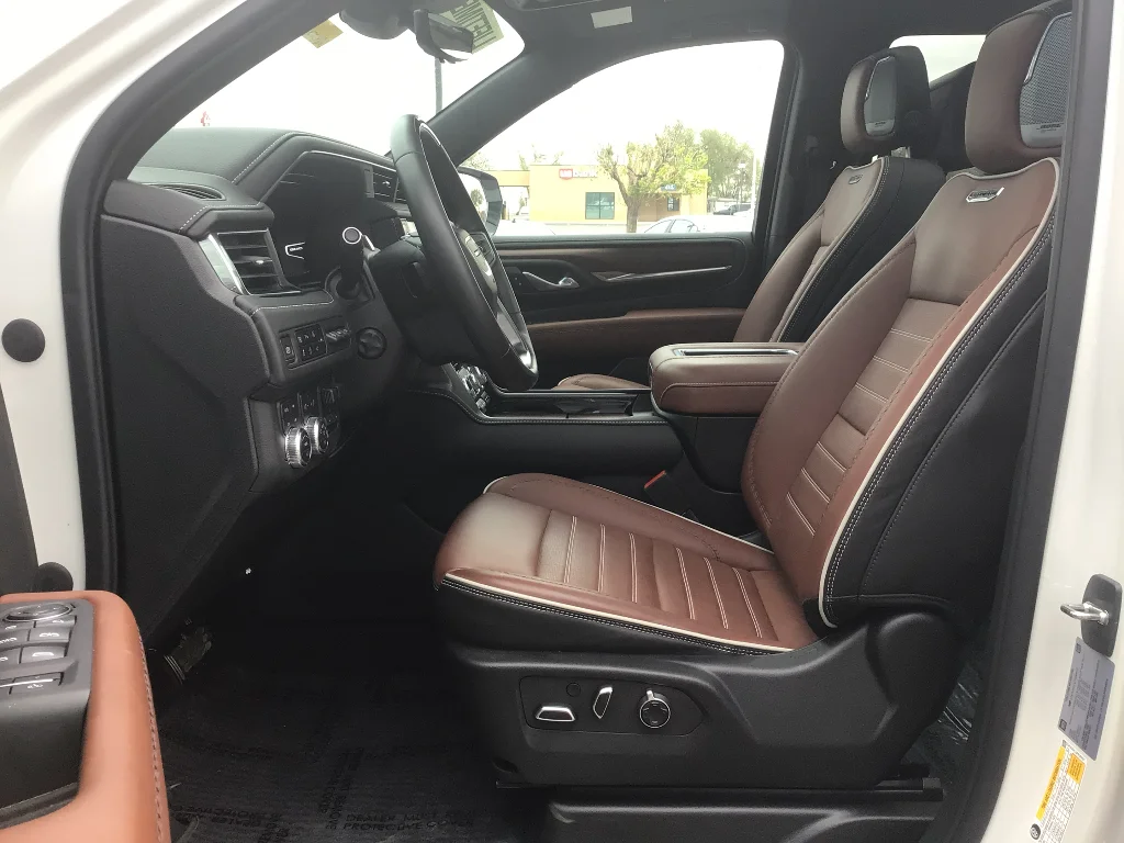 Used 2023 White Frost Tricoat GMC Denali Ultimate image 12