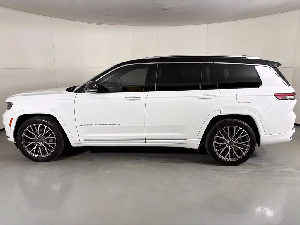 Used 2023 White Jeep Summit image 5