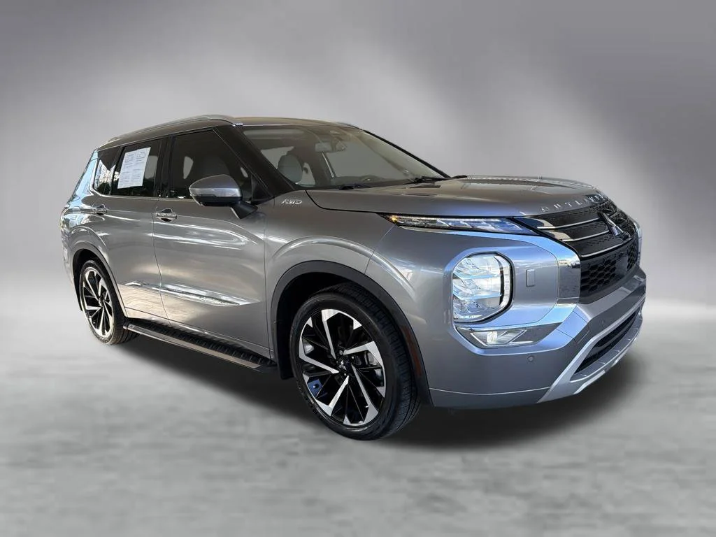 Used 2022 Silver Mitsubishi SEL image 2