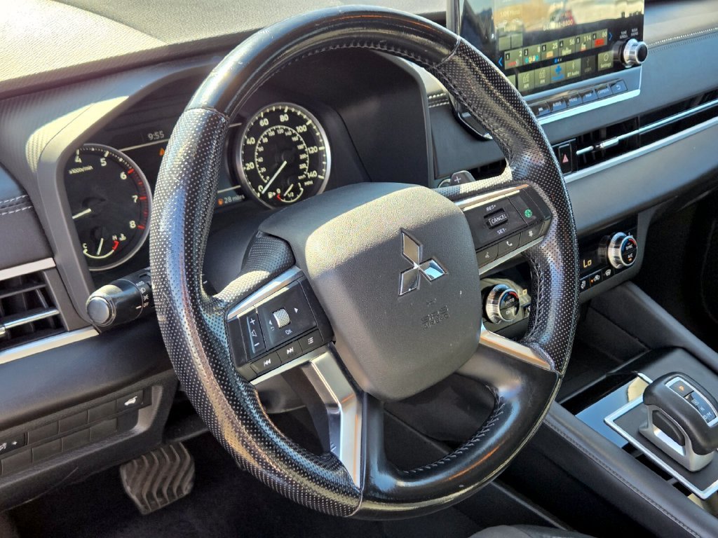 Used 2022  Mitsubishi  image 24