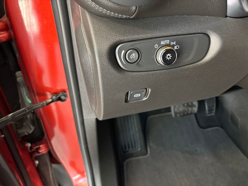 Used 2021 Red Chevrolet LT image 25