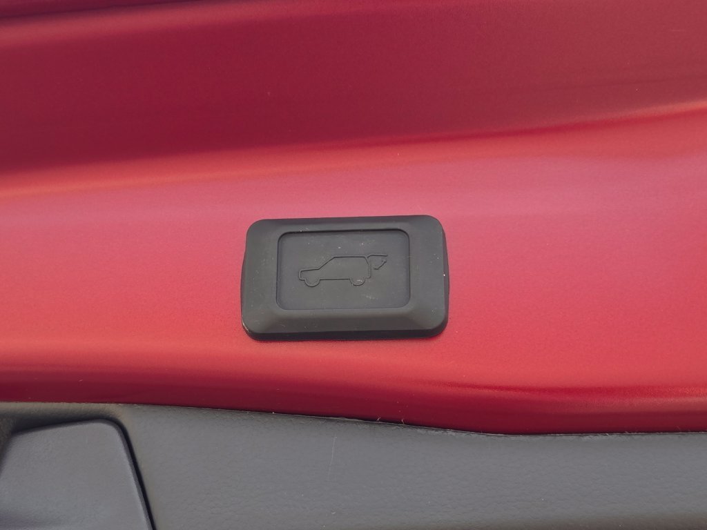 Certified Used 2025 Pearl Toyota XLE image 28