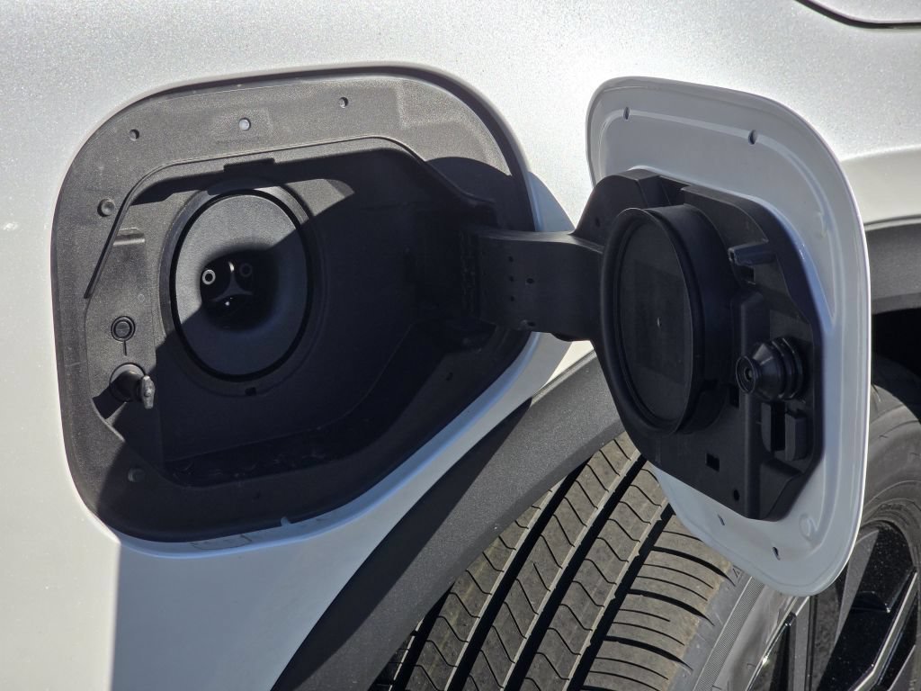New 2026 Wind Chill Pearl Toyota SE image 24