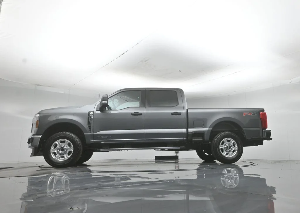 New 2026 Carbonized Gray Metallic Ford XLT image 50
