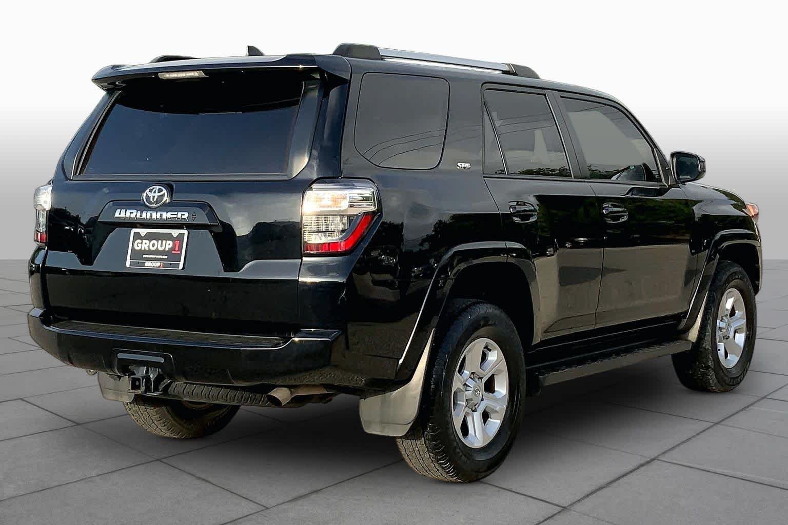 Used 2022 Midnight Black Metallic Toyota SR5 image 13
