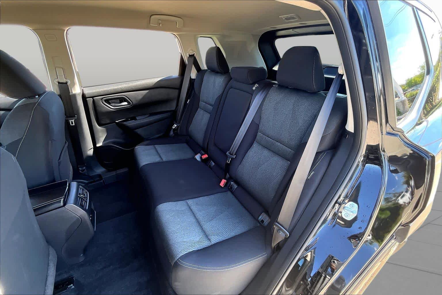 Used 2025 Super Black Nissan SV image 21
