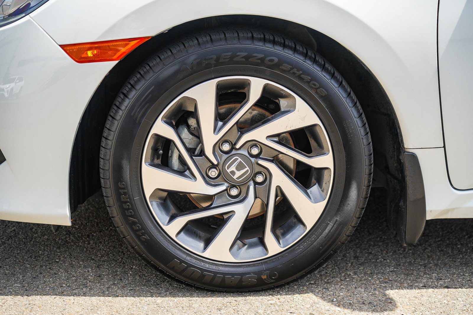 Used 2017 White Honda EX image 11