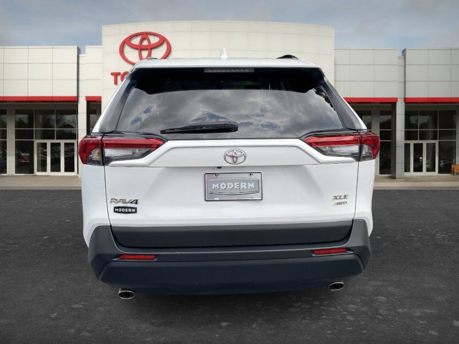 Used 2022 White Toyota XLE image 6