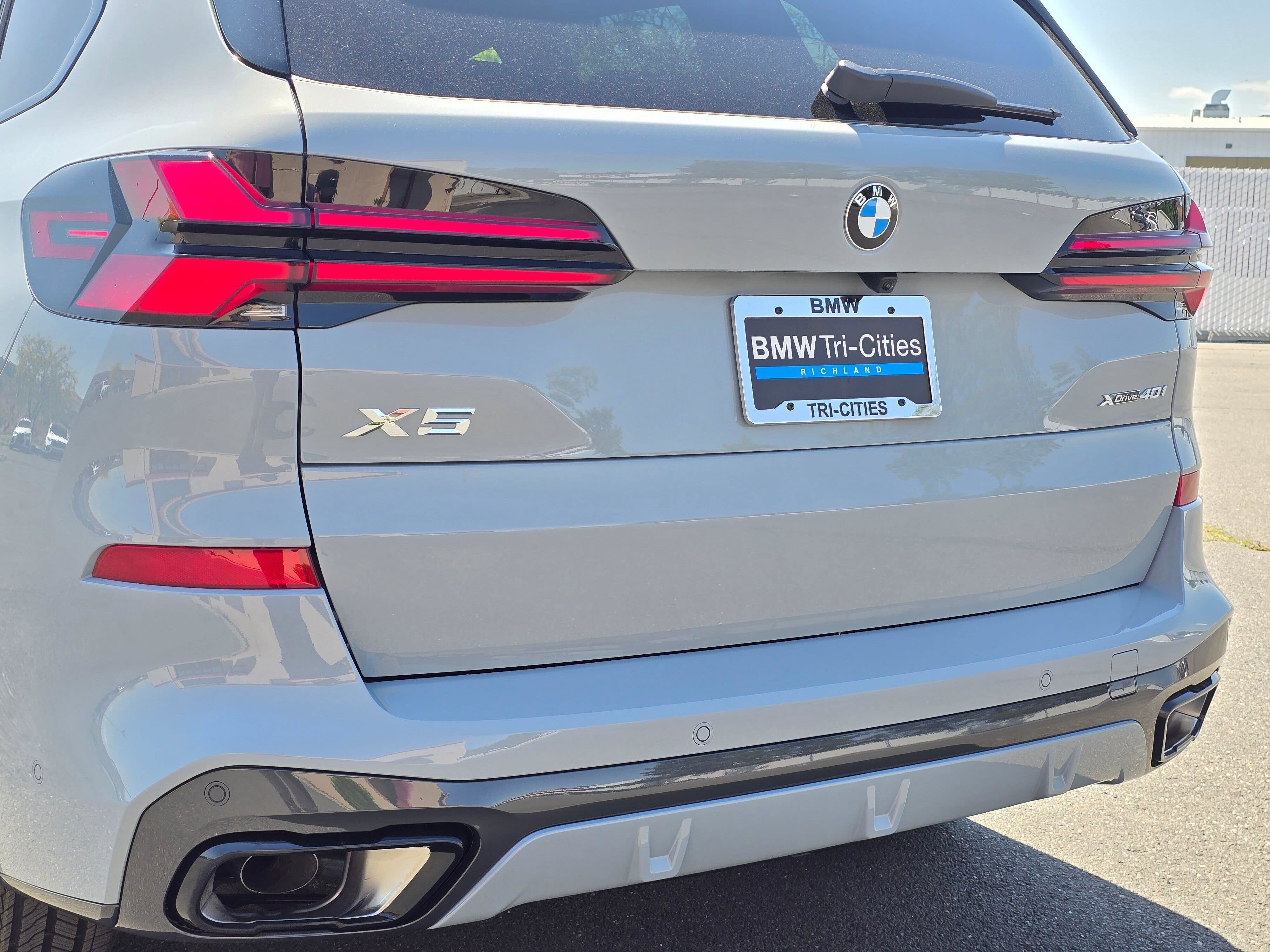 New 2026 Brooklyn Grey Metallic BMW xDrive40i image 7